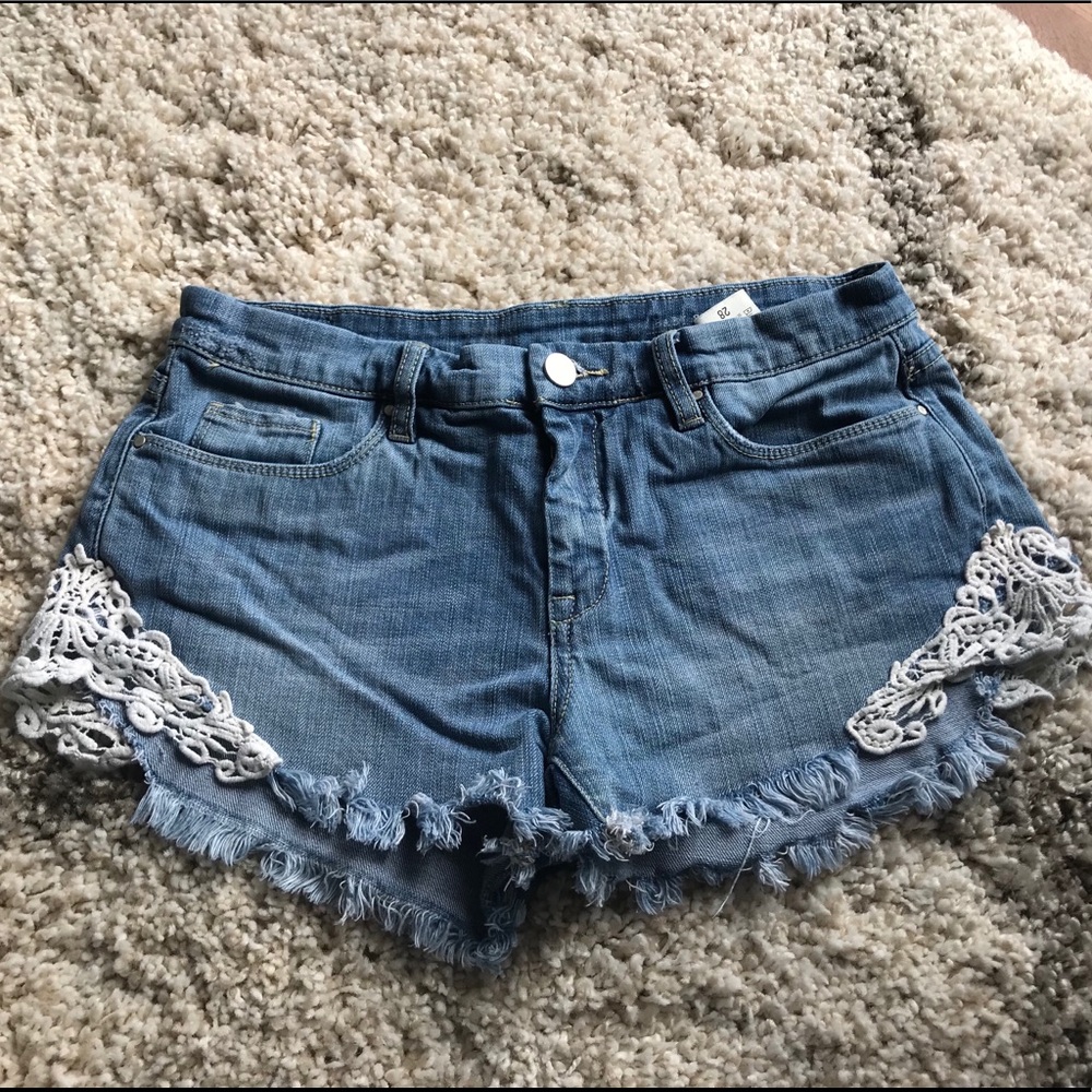 Gray by Saks fifth Avenue shorts with lace detail